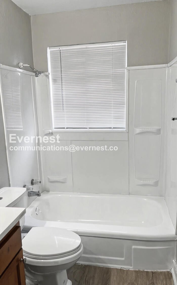 Building Photo - 1012 4th Ave W