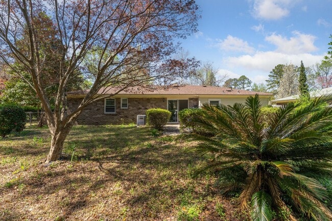 Building Photo - AVAILABLE NOW! (Pet Friendly)