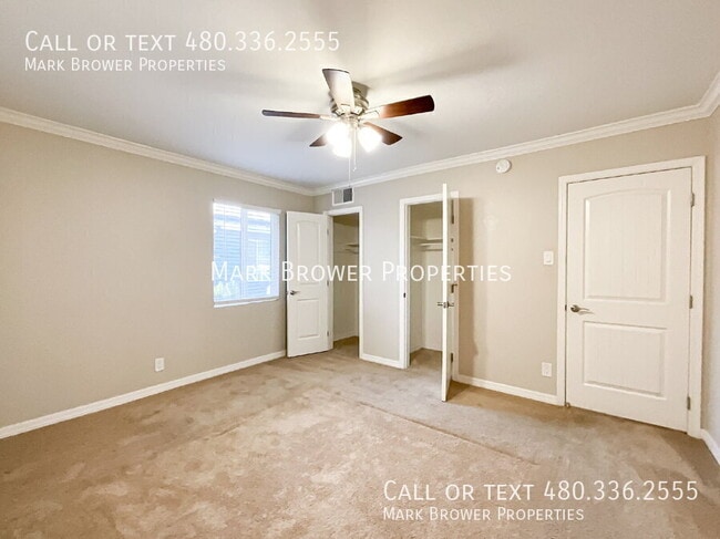 Building Photo - 2241 W Clarendon Ave