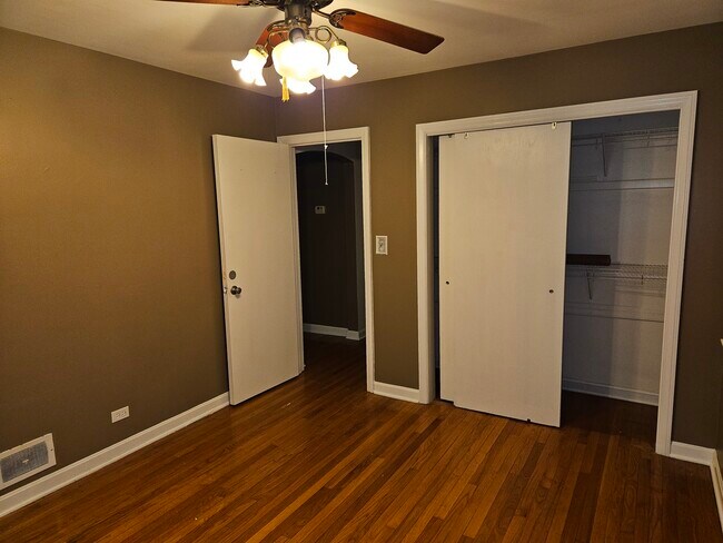 Building Photo - 208 27th Ave