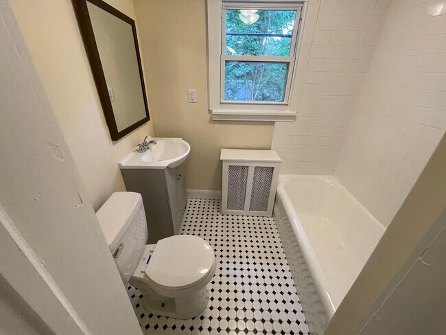 Building Photo - 143 N Highland Ave