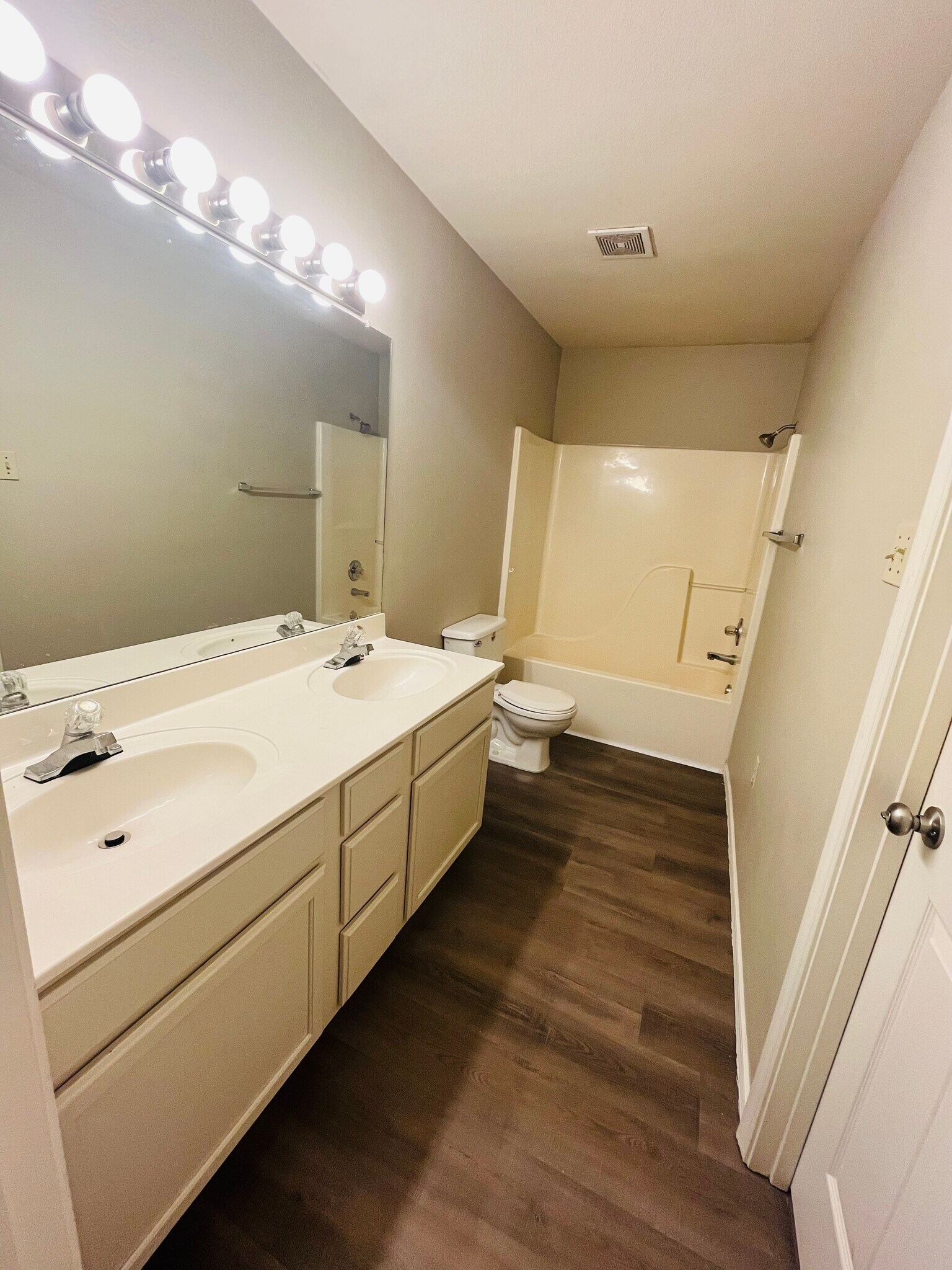 Building Photo - 5 S Joplin Loop