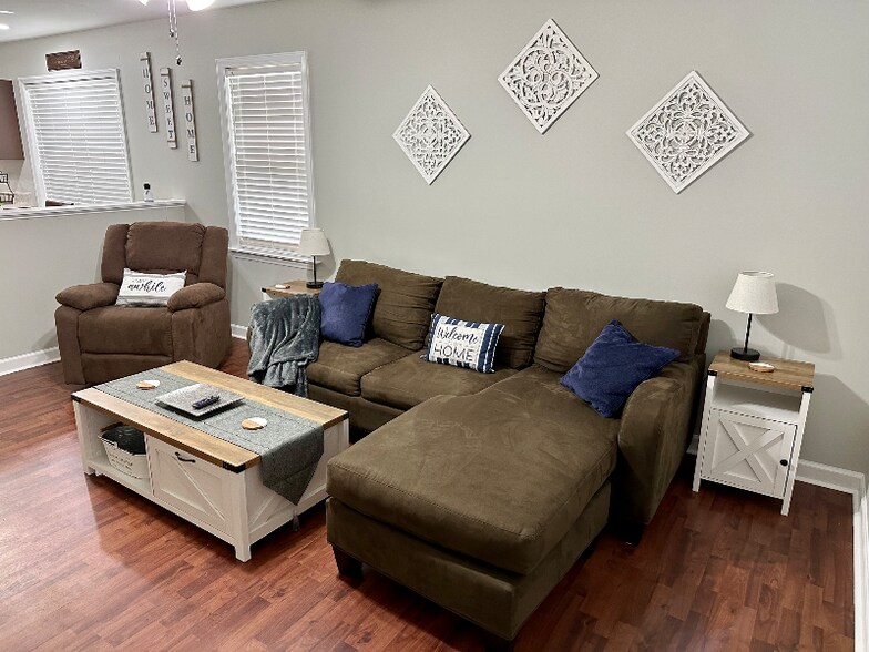 Building Photo - 1642 Thompson Dr