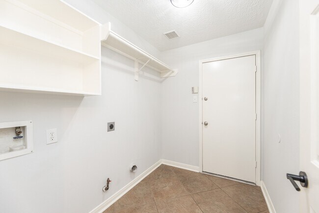 Building Photo - 23106 Beech Canyon Dr