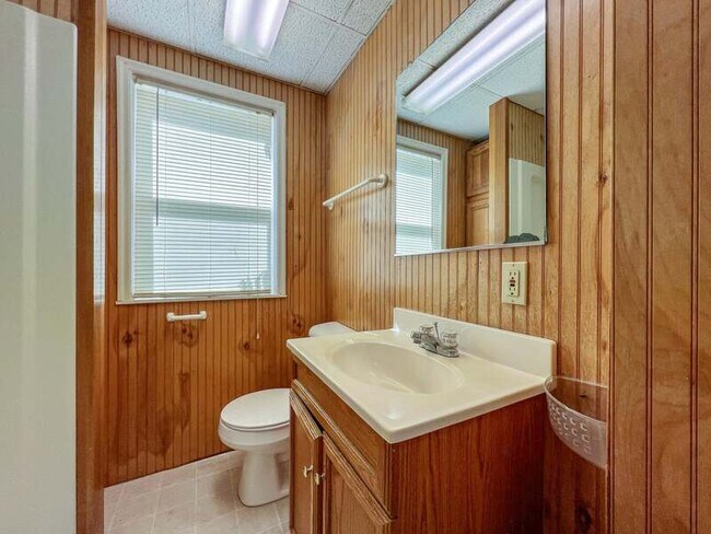 Building Photo - 2326 Storm St