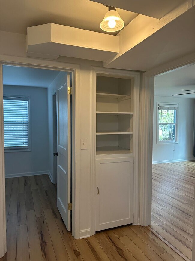 Building Photo - Healy Duplex