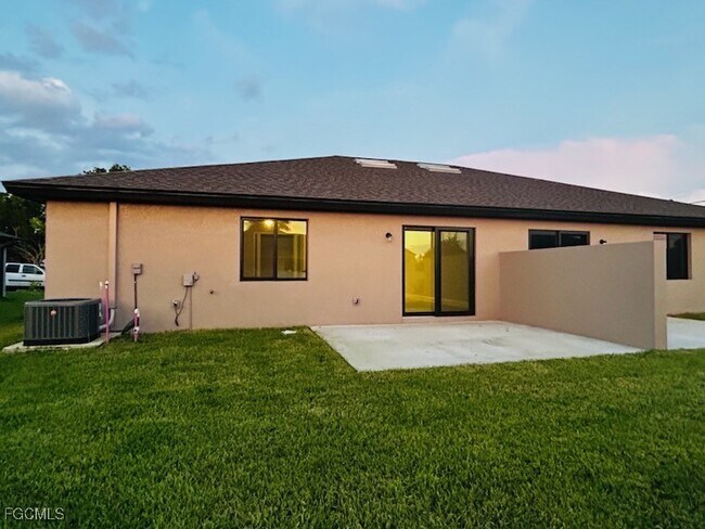 Building Photo - 4608 SW 8th Ct