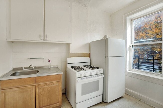 Building Photo - 1241 College Ave