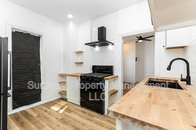 Building Photo - 226 Greenwich Ave