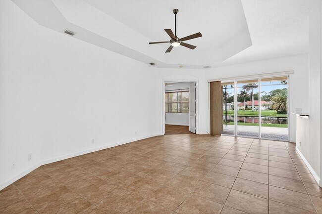 Building Photo - 6532 SE Broadmoor Ln