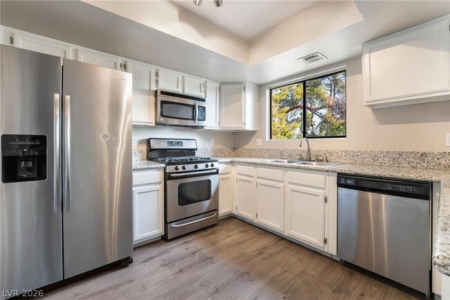 Building Photo - 3929 S Torrey Pines Dr