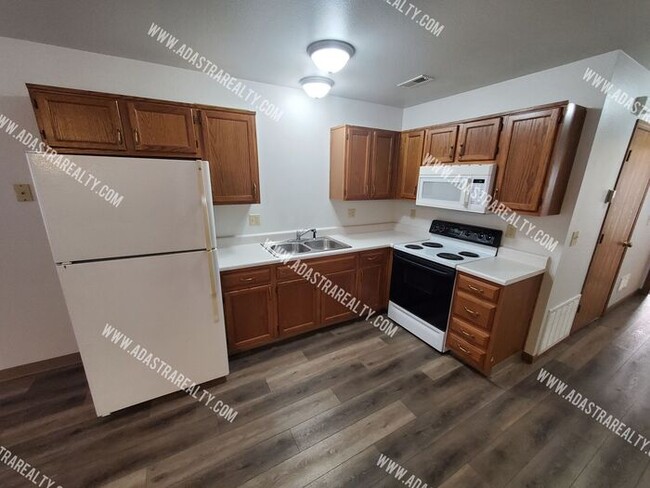 Building Photo - Affordable 2 Bedroom/2 Bath in Raymore-Ava...