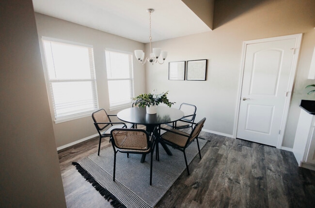 Building Photo - 593 E Melton Rd