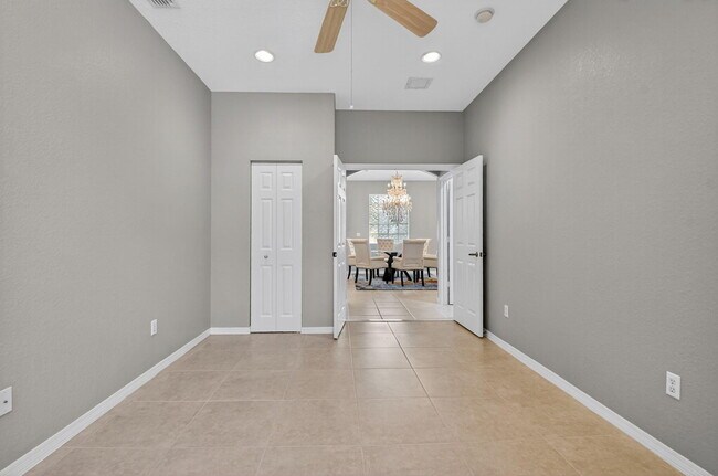 Building Photo - 8403 Siciliano St