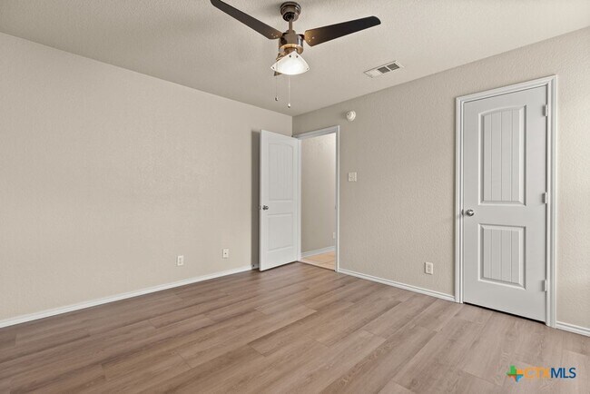 Building Photo - 4703 Stonehaven Dr