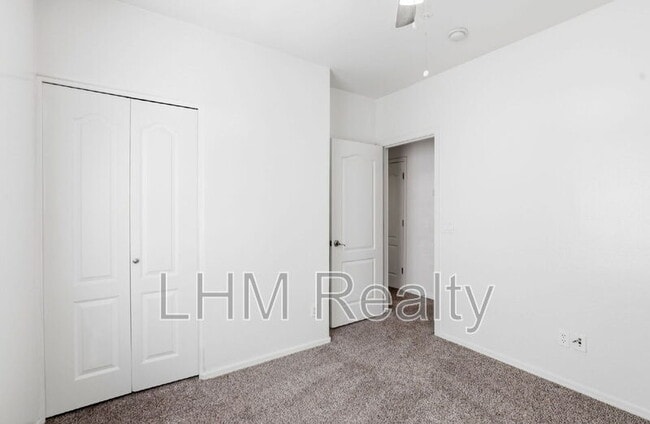 Building Photo - 15818 N 25th St