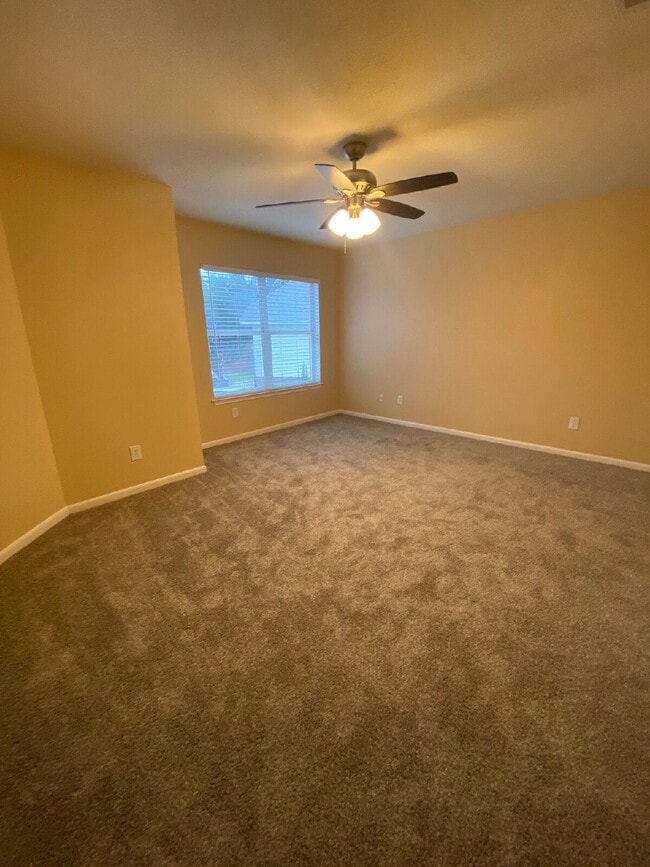 Building Photo - Spacious 4Bed, 2.5 Bath plus Bonus Room, 2-story home in the desirable Remington Grove community!
