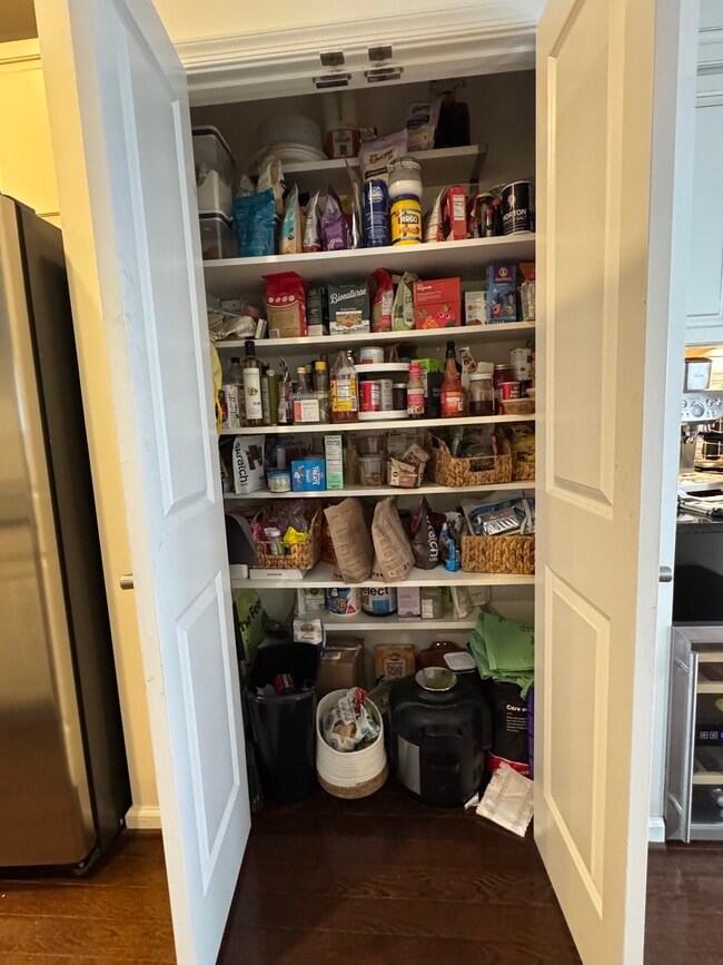 Building Photo - 721 Bender Rd