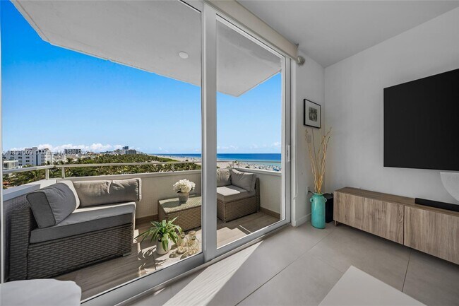 Building Photo - 465 Ocean Dr