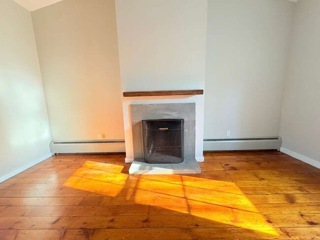 Building Photo - 604 Chapel St