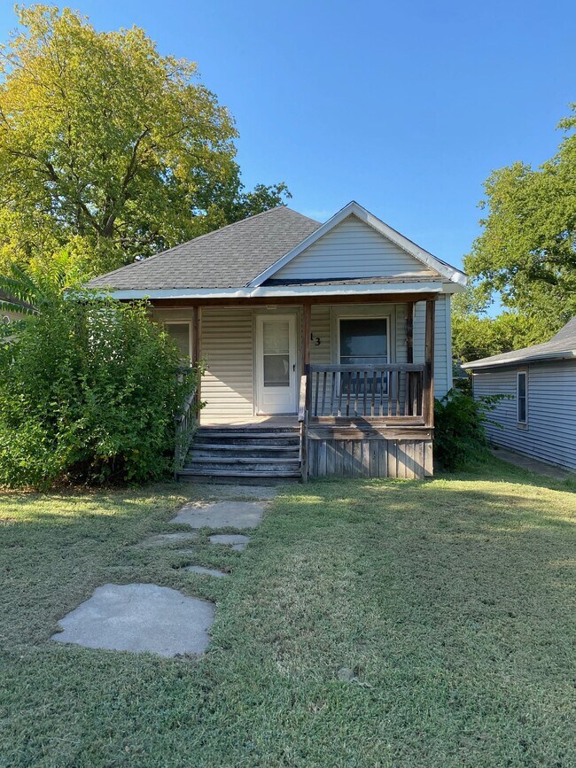 Building Photo - 313 E Lincoln Ave