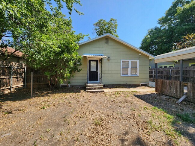 Building Photo - Craftsman Style House Walking Distance to ...