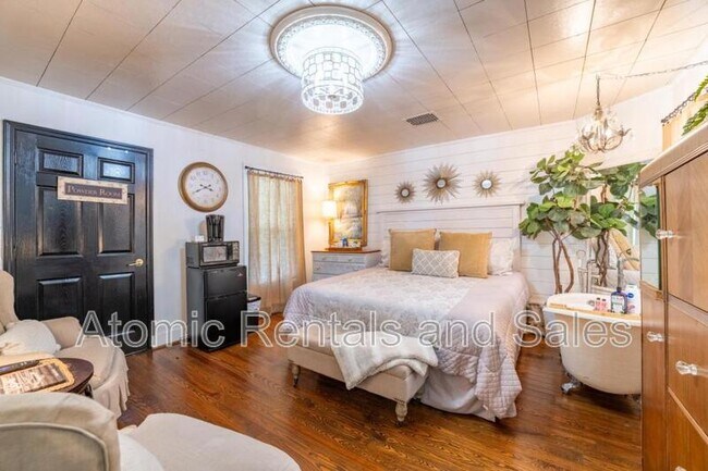 Building Photo - 714 E Jefferson St