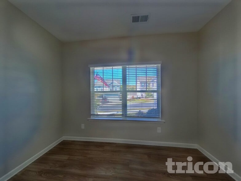 Building Photo - 346 Crandon Rd