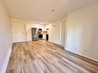 Building Photo - Newly Renovated 1B/1B Condo in Pointe of View located steps from Grand Boulevard!