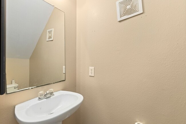 Building Photo - 16126 Taloncrest Dr