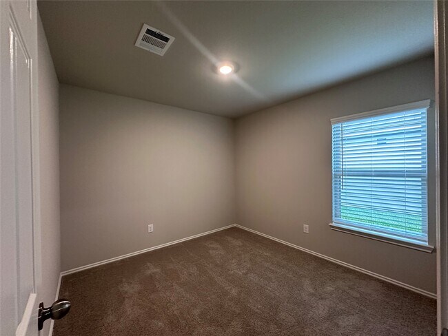 Building Photo - 270 Cumberland Forest Dr