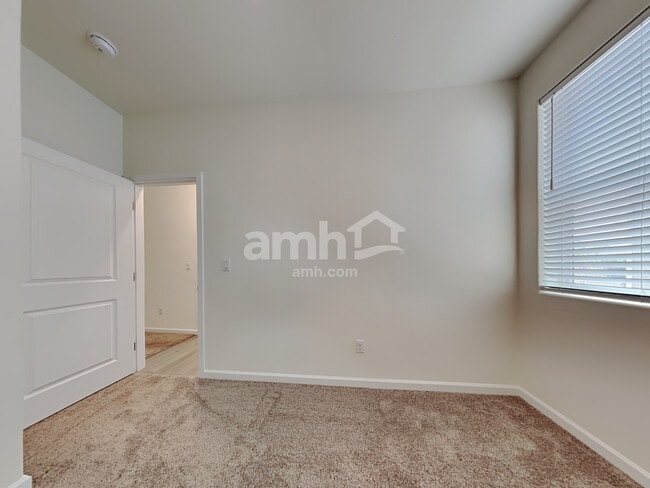 Building Photo - 1229 W 16th Ave