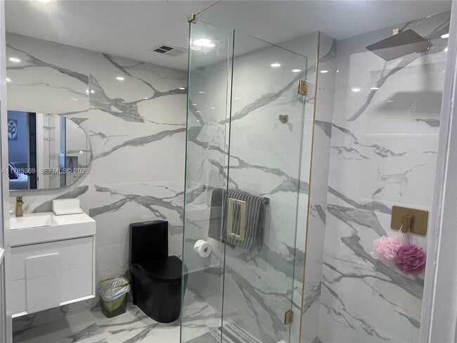 Building Photo - 3101 S Ocean Dr
