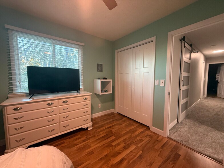 Building Photo - 2305 S 165th St