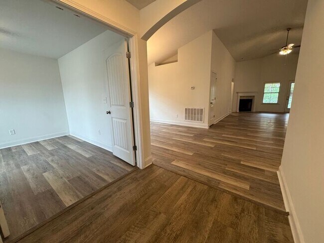 Building Photo - 110 Tybee Dr