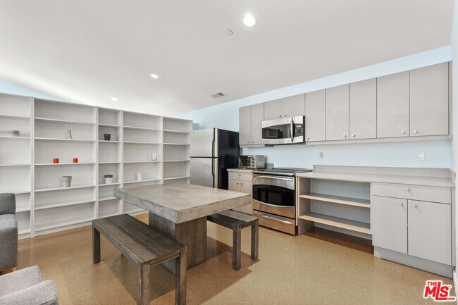 Building Photo - 1500 Rustic Ln