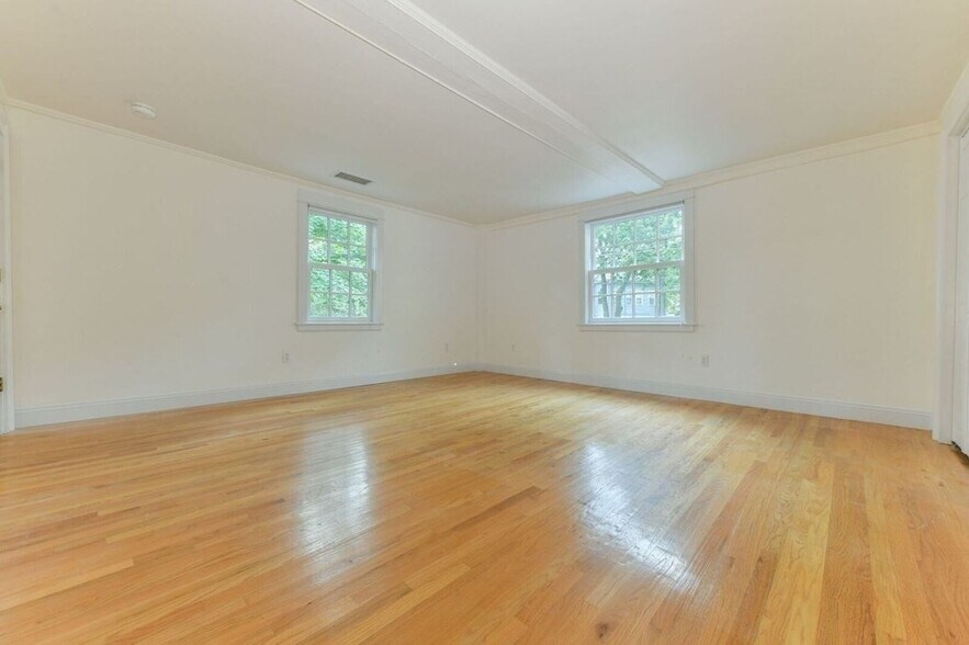 Building Photo - 7 Park Plz