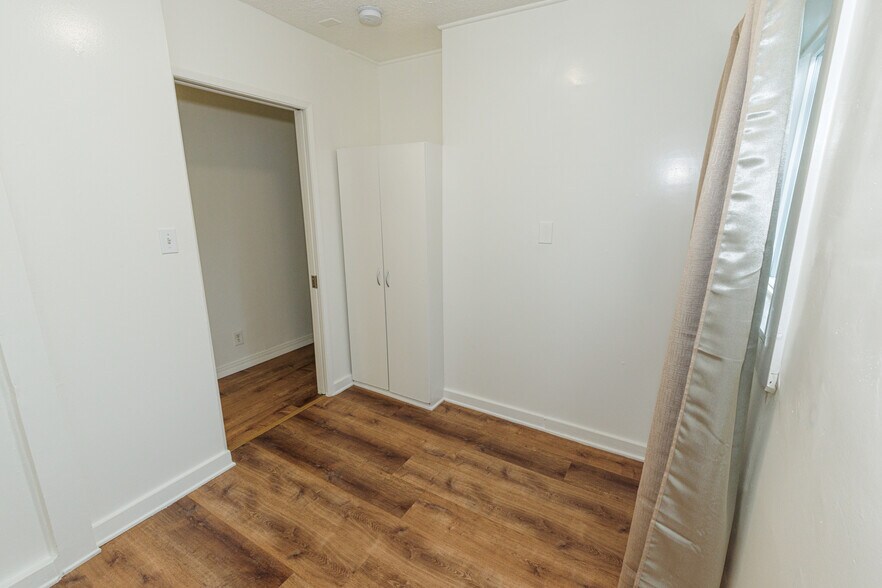 Building Photo - 547 Brooks Ave