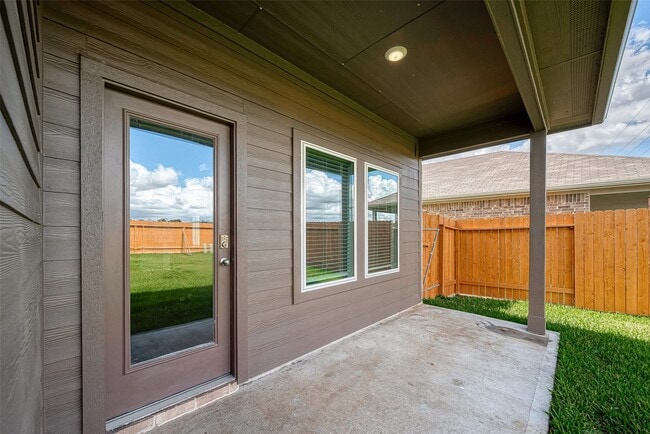 Building Photo - 24330 Elmwood Falls Dr