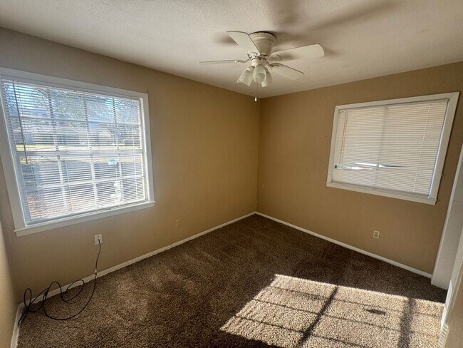 Building Photo - Southern Hills Home
