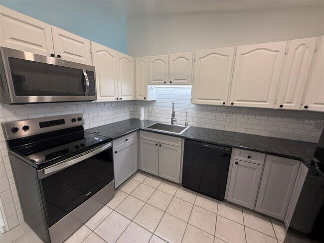 Building Photo - 512 Dewhurst St