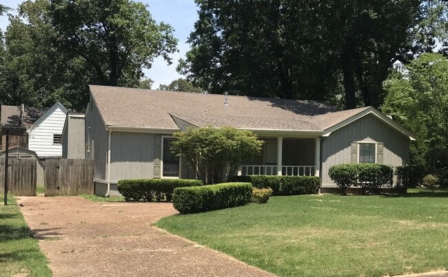 Building Photo - 3 Bedroom 2 Bath Home - Bartlett