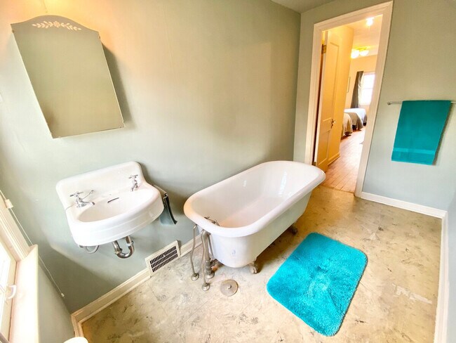 Building Photo - 16225 Glynn Rd