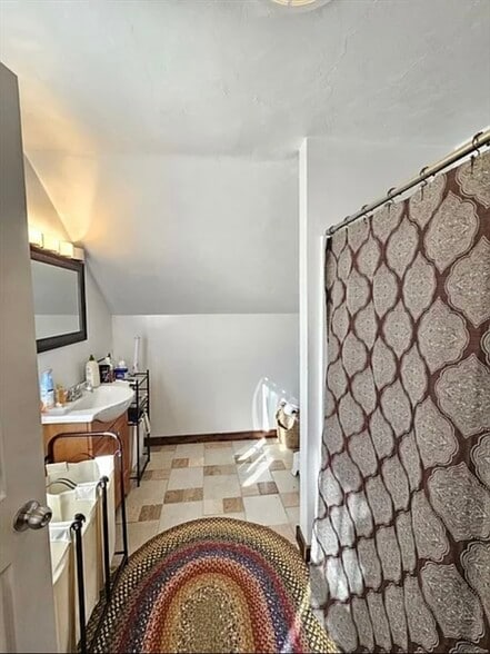 Bathroom - 81 Morton St