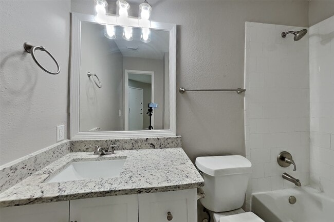 Building Photo - 10202 Dr Peridot Cove