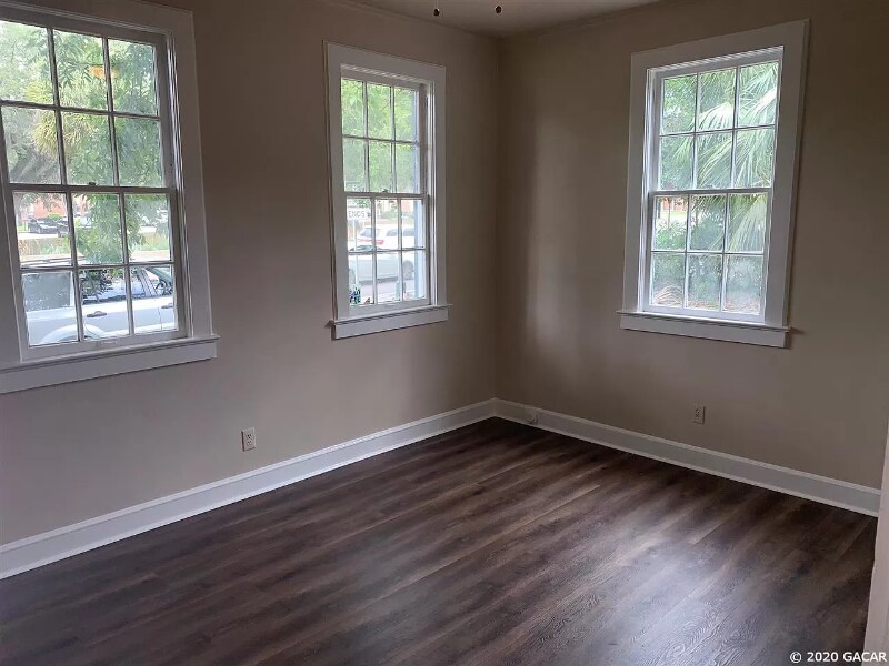 Building Photo - 929 SW 13th St