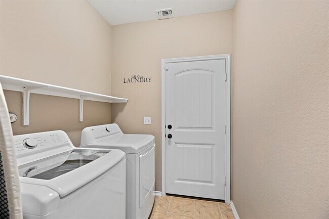 Building Photo - 1501 Arial Dr