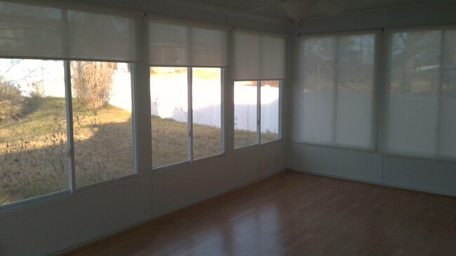 Building Photo - 9663 Yorkshire Estates Dr