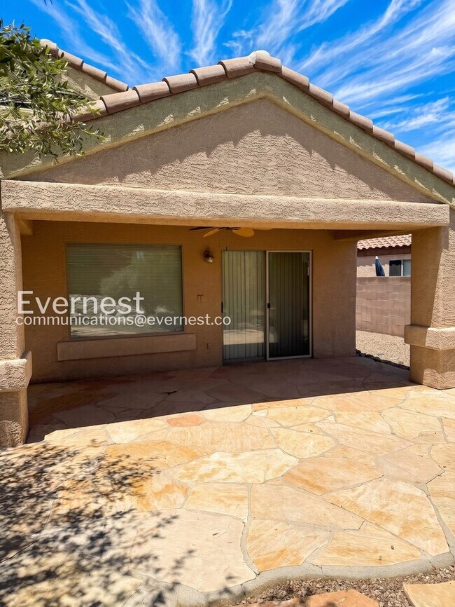Building Photo - 3-Bed/2-Bath Home with Fenced Yard and Garage Parking/ Pet Friendly/Voucher Accepted/ Available S...