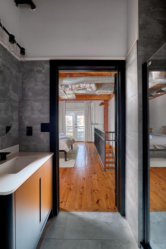 Building Photo - 403 E 33rd St